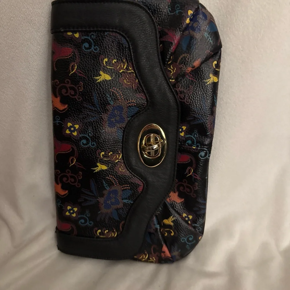ALDO clutch